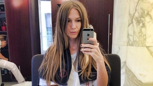 Fanii au ramas fara cuvinte! Ce schimbare de look si-a facut Adela Popescu!