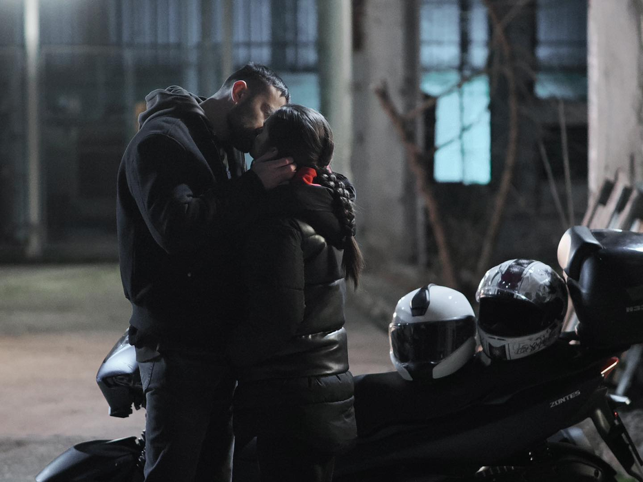 Theo Rose, dezvăluiri despre scenele de amor din Clanul, filmate sub ochii iubitului său: “La început…”