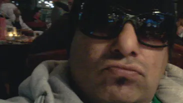 Uita-te bine la cantaretul asta! Il cunosti cu siguranta, i-ai fredonat piesele, dar a ajuns de nerecunoscut!