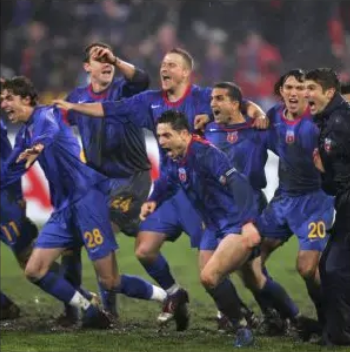 Tu faci echipa FCSB all-time! Cei mai buni 22 de fotbaliști roș-albaștri din cei 22 de ani cu Gigi Becali! Patronul-antrenor alege în fiecare etapă, tu decizi pentru istorie!