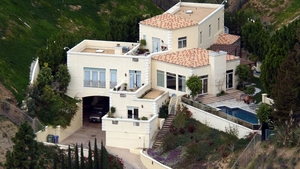Casa in care au murit Brittany Murphy si sotul ei a fost scoasa la licitatie!