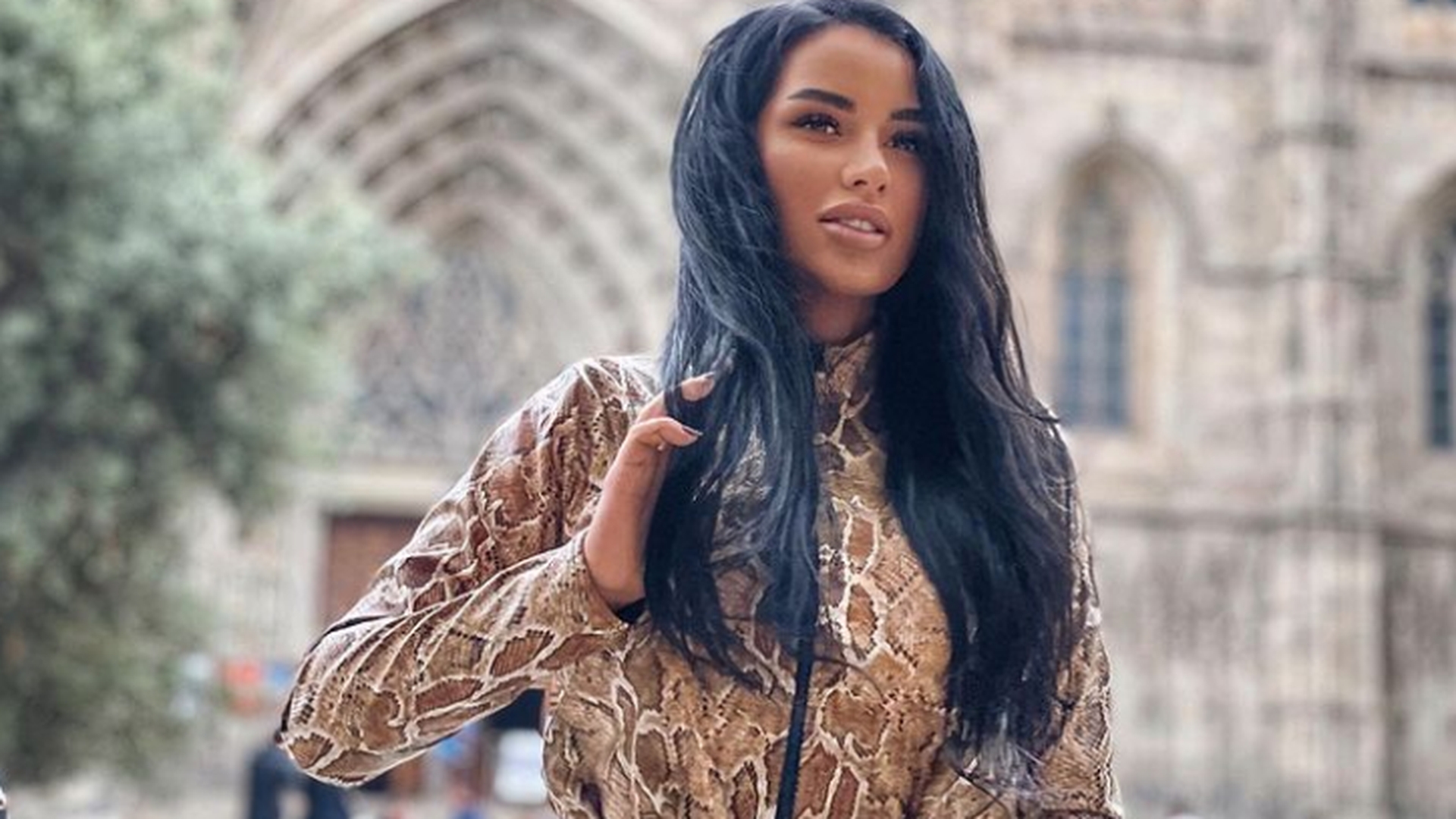Daniela Crudu, în ipostaze provocatoare pe Internet. Din ce face bani acum, după ce s-a retras din televiziune