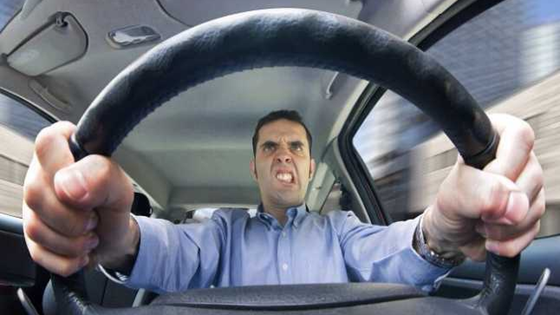 Bancul zilei. Un șofer îi dă mesaj celui care i-a vândut o mașină cu probleme…