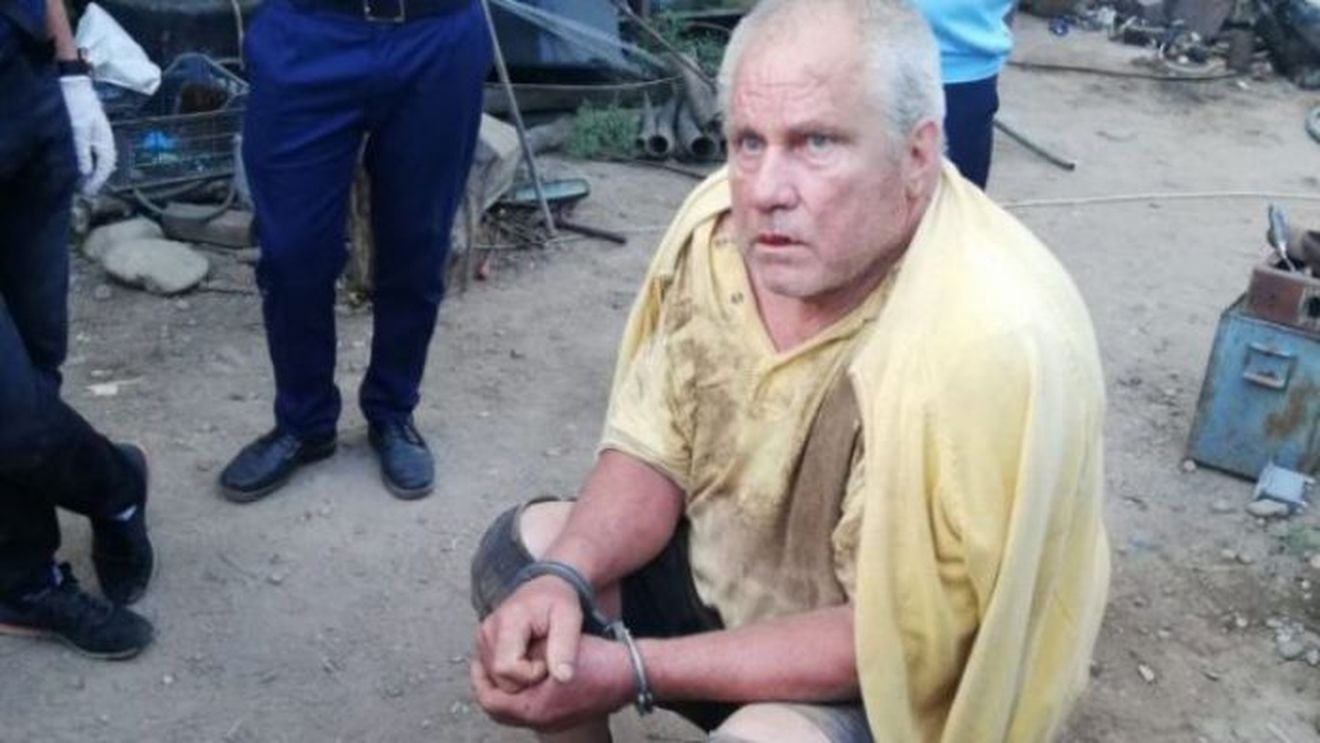Imagine revoltătoare cu presupusul criminal în serie din Caracal, în momentul capturării! Purta pe el un pulover de-al Alexandrei!