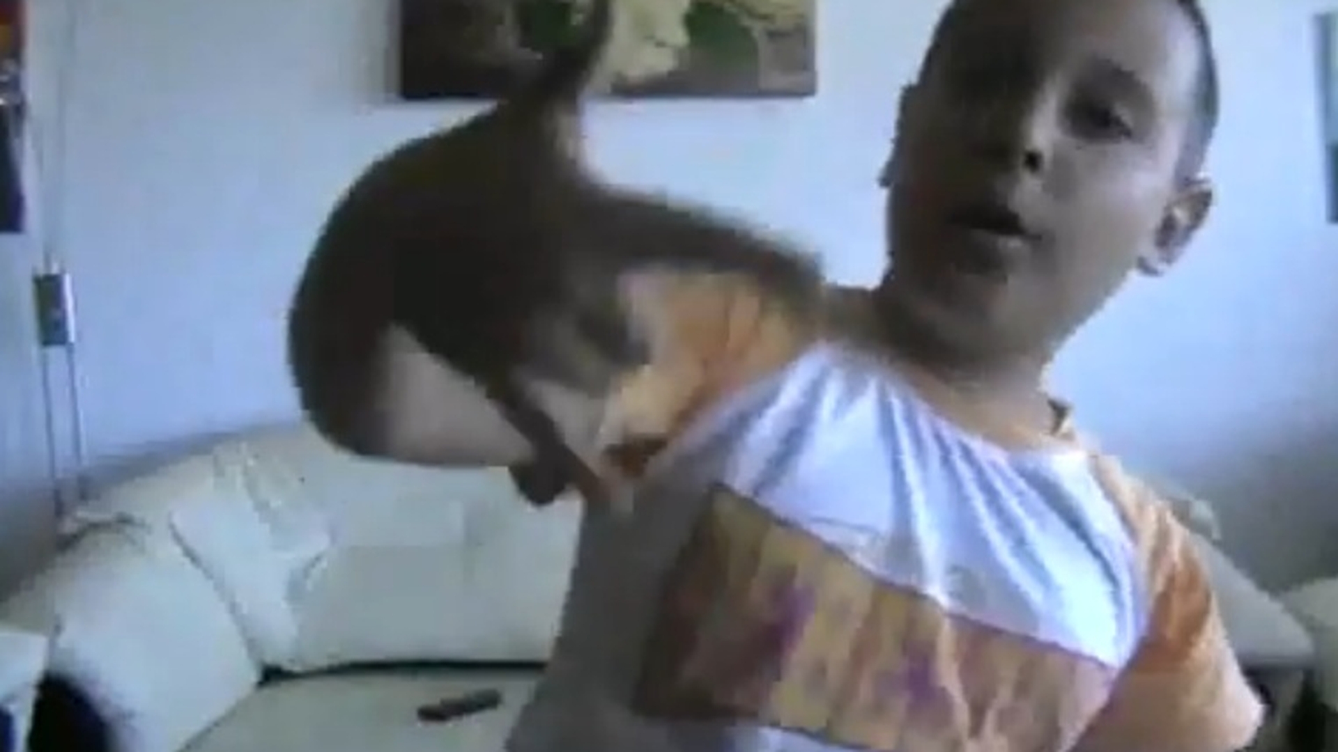 Nu e Eminem, nici BUG, e doar Scula BOB! Un pusti de 12 ani este noua revelatie hip hop!