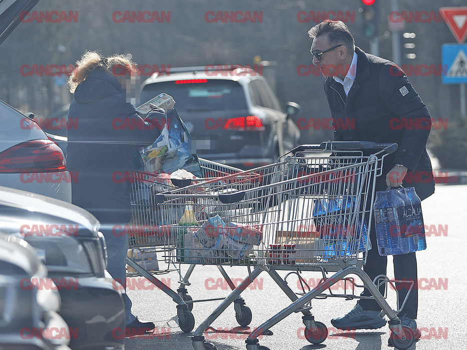 Ilie Dumitrescu a făcut cumpărături serioase / (Sursa: CANCAN.RO)