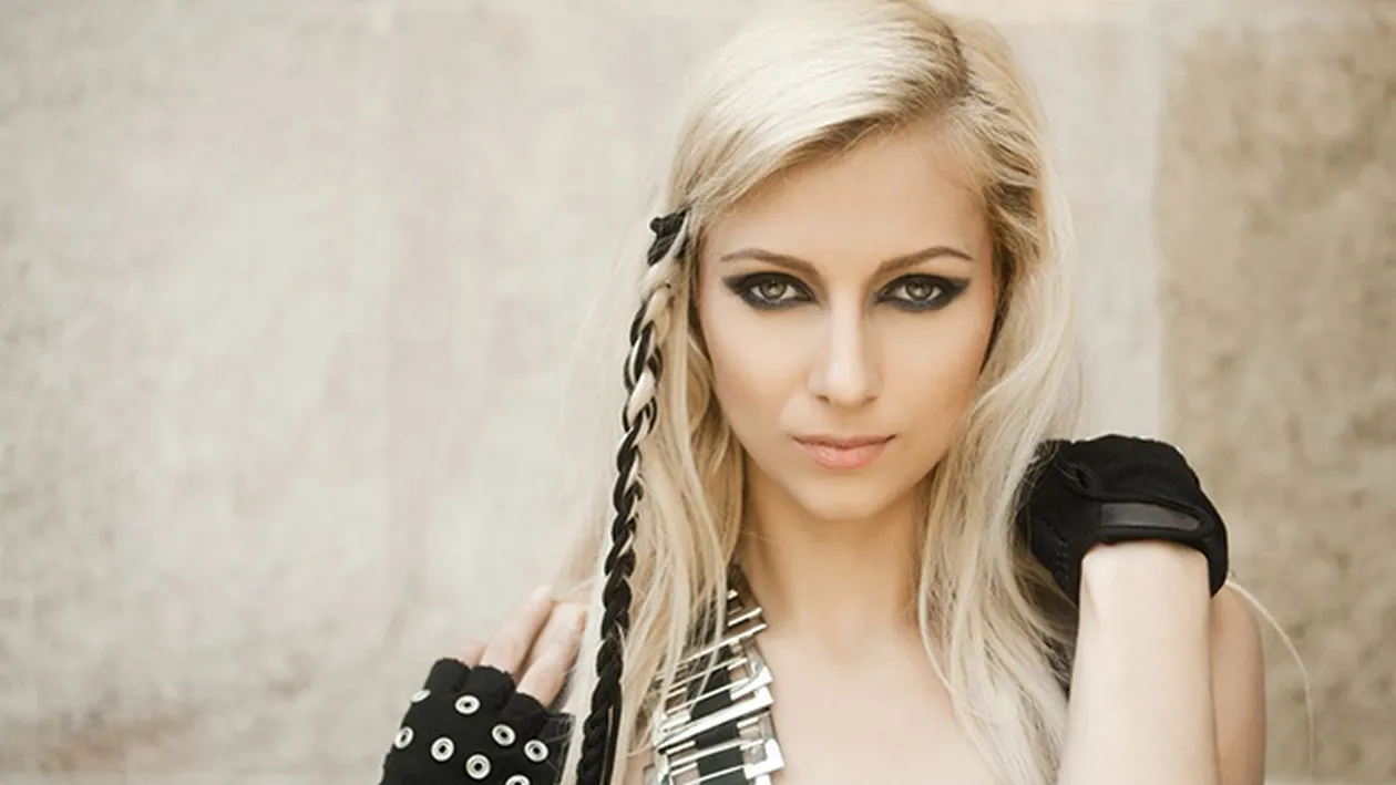 Lora a avut parte de un week-end de cosmar. Uite ce i s-a intamplat blondei in timp ce incerca sa ajunga la un concert!