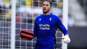 Spectator prăbușit în tribună la meciul Cadiz-Barcelona. Portarul Jeremías Ledesma a oprit meciul