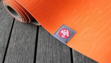 Şi-a comandat online un covoraş pentru yoga! Când a deschis cutia, a sunat de urgenţă la poliţie 