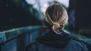 Poveste incredibilă în Vaslui! Mama și cele două fiice au făcut amor cu același bărbat