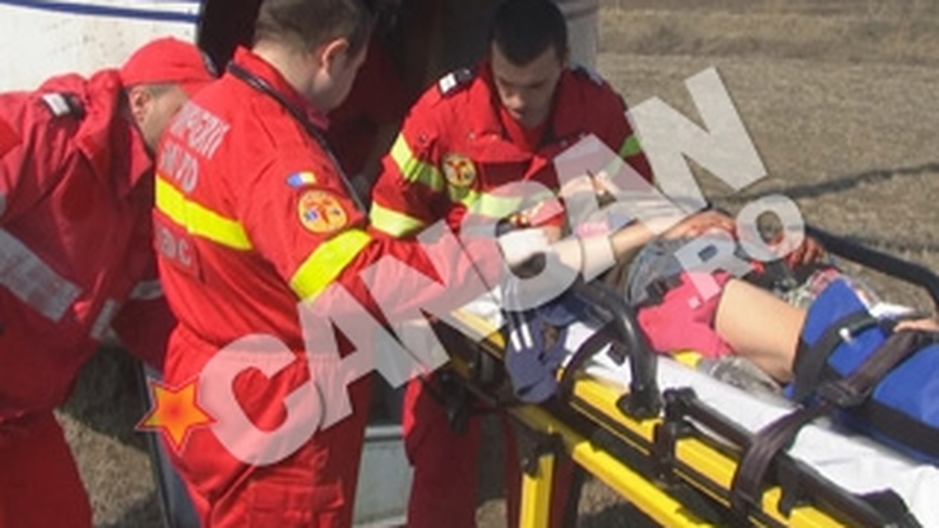 Doi elevi din Iasi, la un pas de moarte dupa explozia unui proiectil