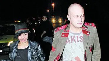 Este oficial! Andreea si Bendeac sunt impreuna! S-au sarutat in strada la 4 dimineata!