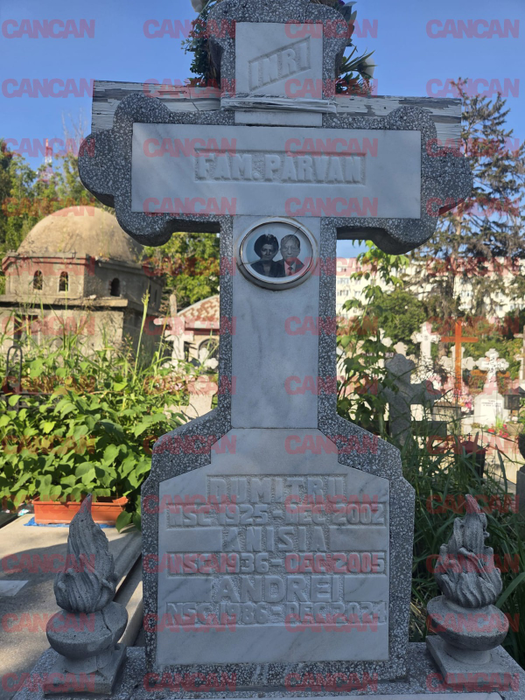 Mormântul lui Andrei Versace pare abandonat.