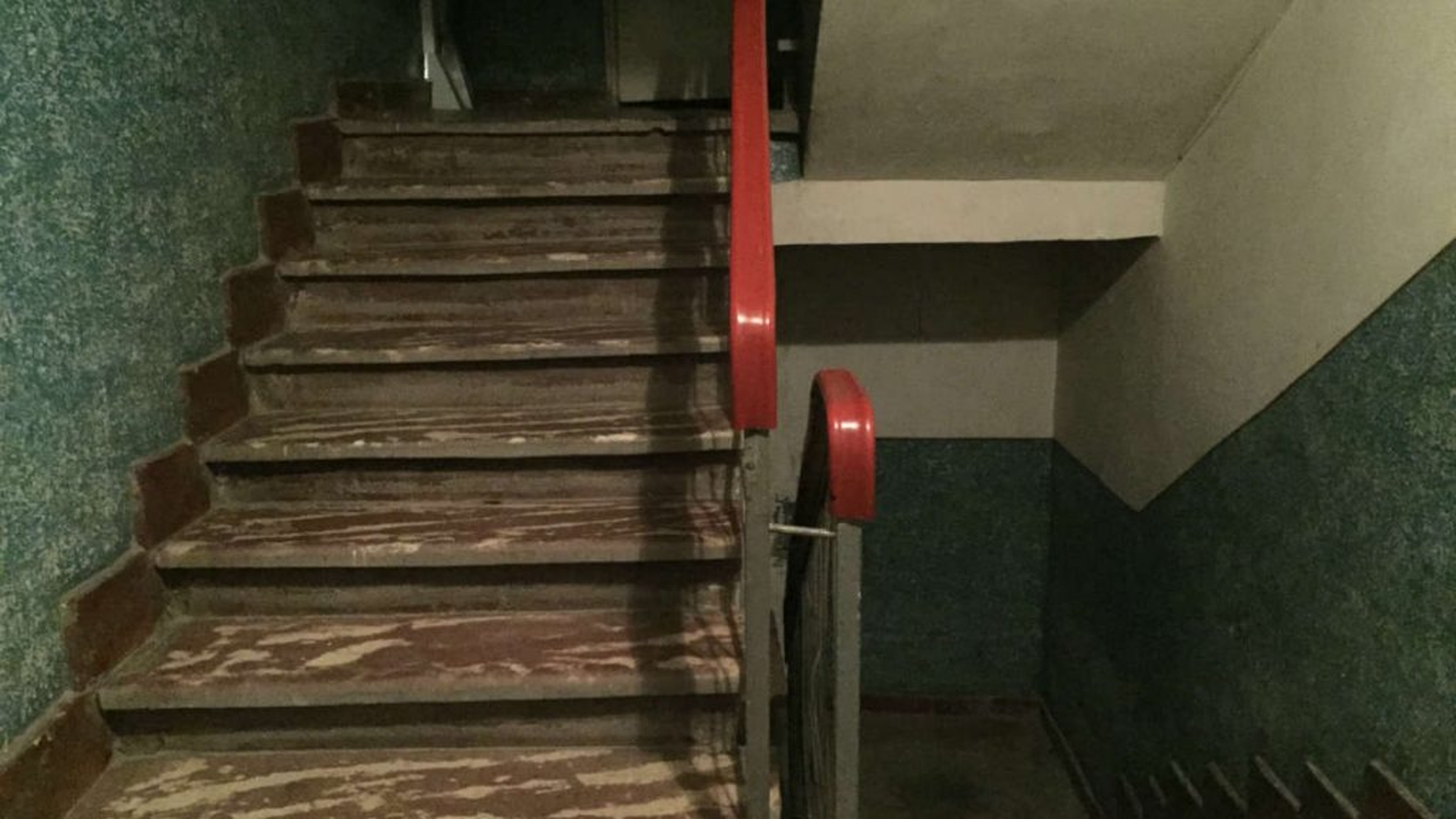 Locatarii unui bloc, amenințați cu poliția pentru că fac duș între orele 23.00 și 24.00: „Tulbură odihna vecinilor”. FOTO