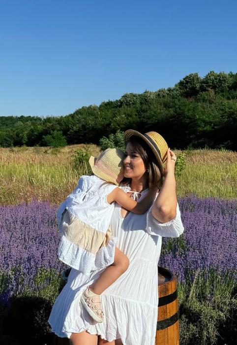 Face milioane de români să râdă pe TikTok, dar nimeni nu ştie prin ce DRAMĂ trece! Vedeta a fost părăsită de iubit după ce a născut: „Am fost într-o depresie gravă!”