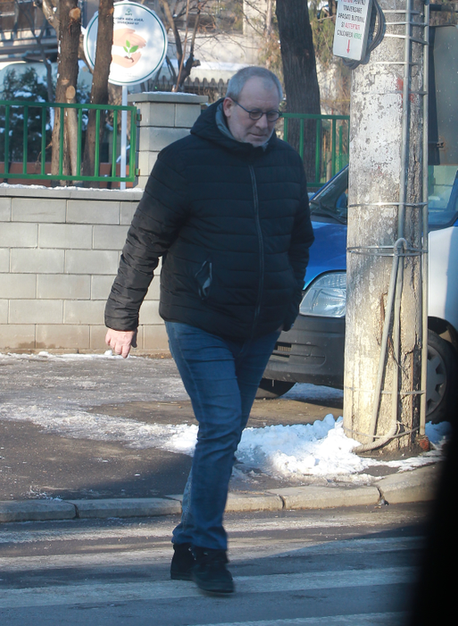 La finalul programului, Busu se îndreaptă, agale, spre casă