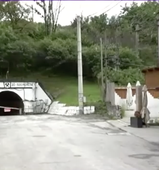 Imagini durerii de la Salina Praid. Minerii au ieșit în lacrimi după ce au văzut dezastrul: pericol de prăbușire