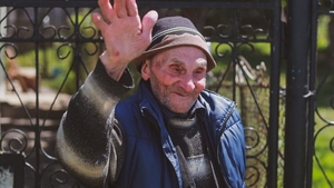 Lecția de viață dăruită de Moș Loghin, un fost veteran de război din comuna Fărău, județul Alba. La 102 ani, bătrânul și-a recăpătat vederea