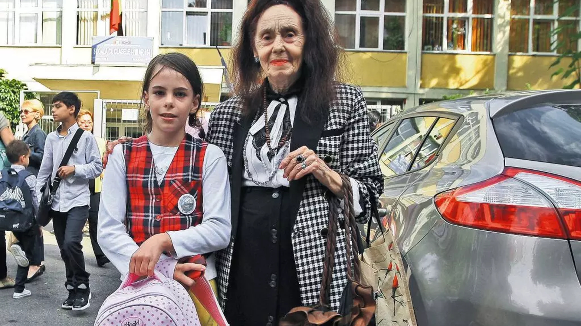Incredibil! Cu ce medie generală a absolvit liceul fiica Adrianei Iliescu