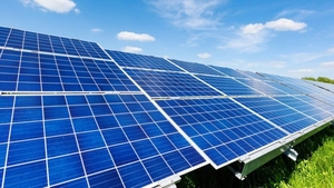 Veste bună pentru românii care vor să-și monteze panouri fotovoltaice sau pompe de căldură. Legea a fost promulgată