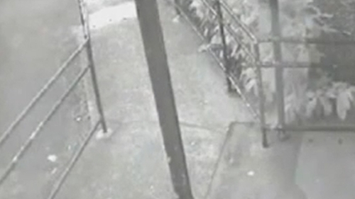 3 secunde de GROAZĂ surprinse de camerele de supraveghere pe care nimeni nu şi le explică! Fiinţa care a declanşat PANICĂ pe net