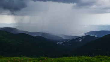 Prognoza meteo azi, 16 aprilie 2026. Vremea se schimbă brusc: furtuni, descărcări electrice și grindină, în timp ce restul țării se încălzește până la 23°C