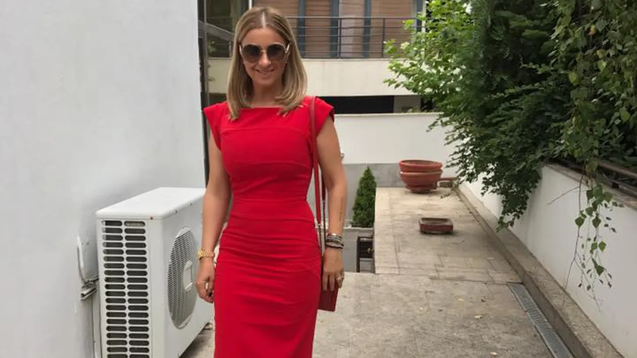 Imagini demenţiale! Anamaria Prodan & brigada s-au bălăcit la piscină! Cum arată Sarah, fiica sexy-impresarei, în costum de baie