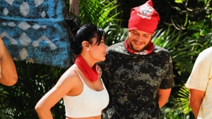 Ce îi făcea Aris Eram colegei Olga la Survivor? Bruneta a dezvăluit tot, în direct la Antena 1