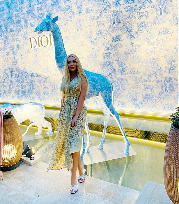 A dat Capitala pe Dubai! Cum și-a petrecut Revelionul 2022 Diana Bianca Lucan. Sexi prezentatoarea TV, apariție spectaculoasă în noaptea dintre ani