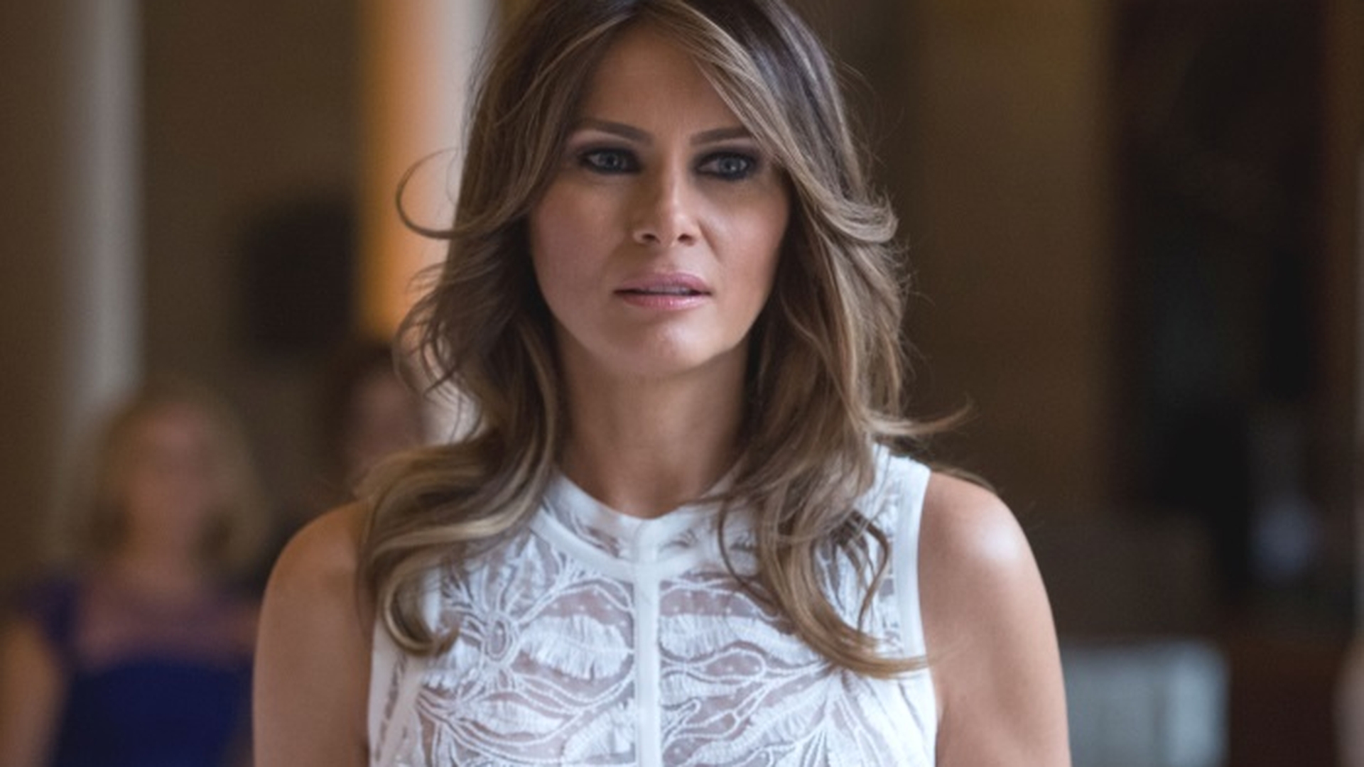 Melania Trump s-a făcut blondă și arată cu 20 de ani mai tânără!