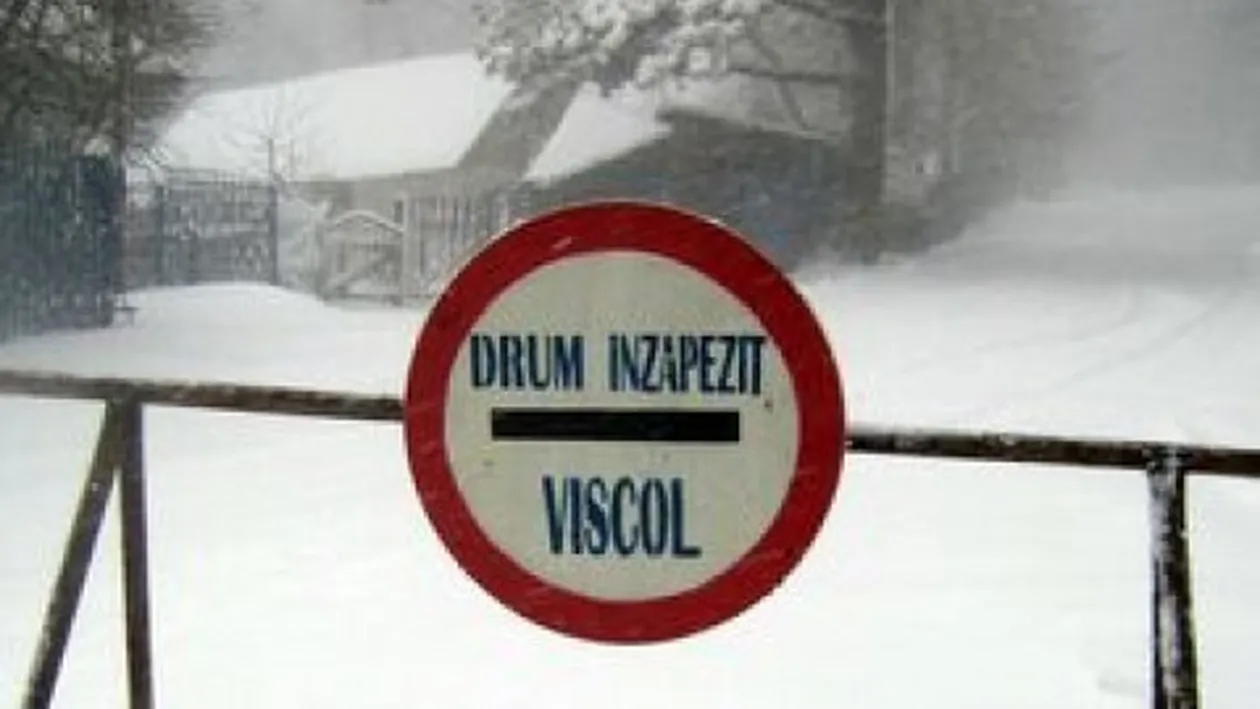 Trei drumuri naţionale din Moldova, blocate din cauza viscolului puternic