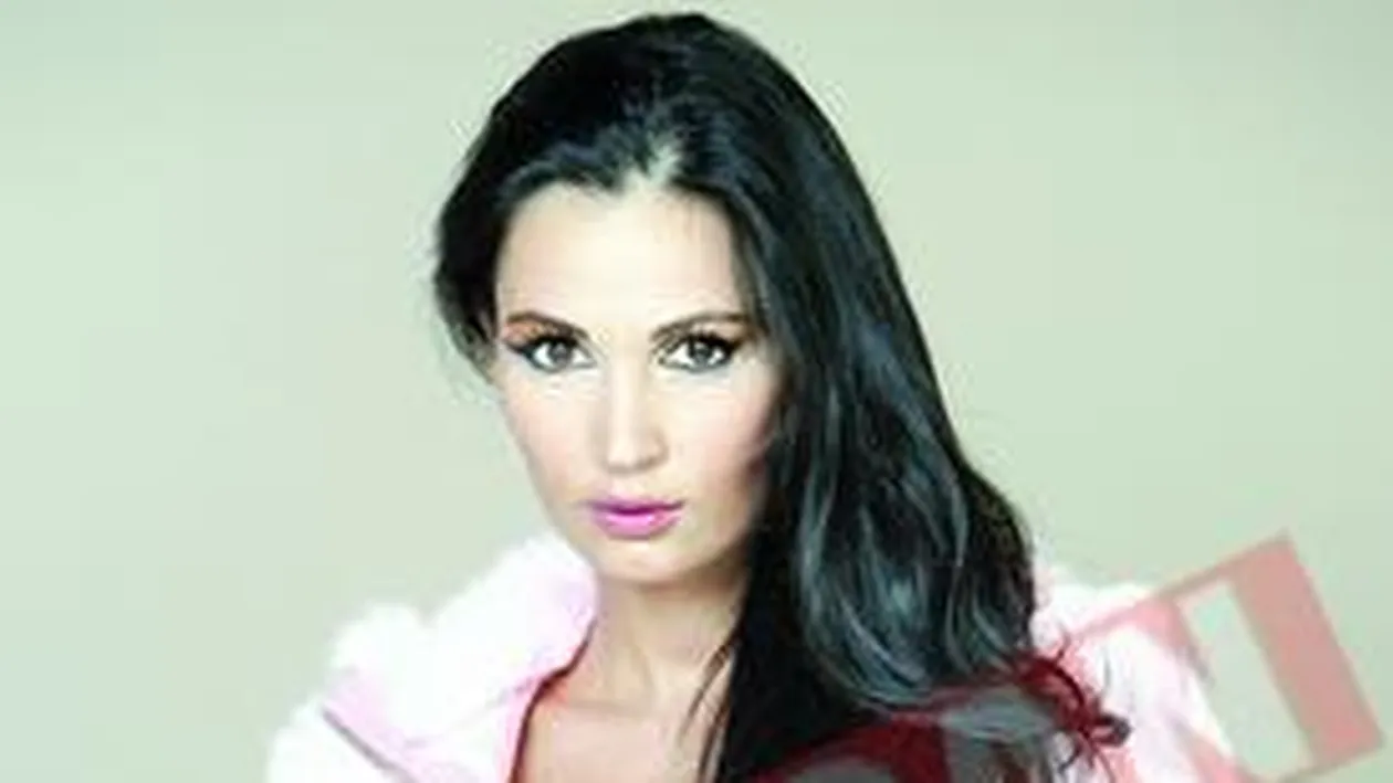 Nicoleta Luciu le dadea dedicatii din Galati