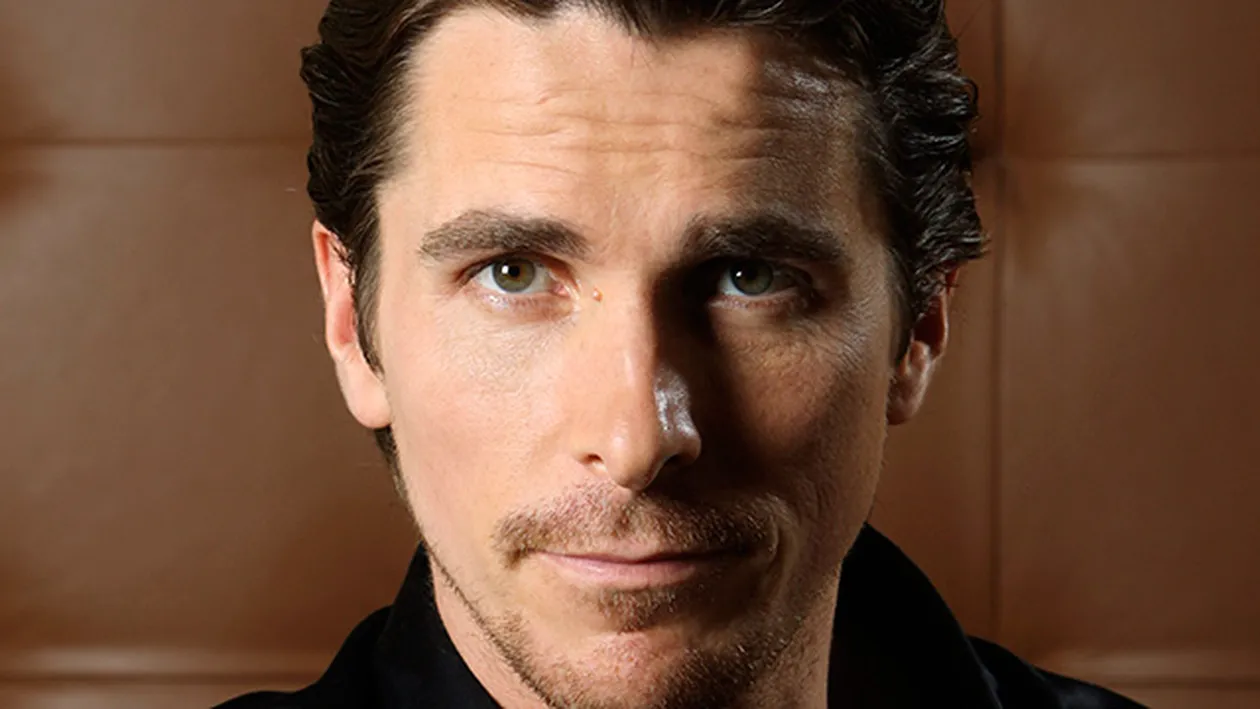 Câţi bani va primi actorul Christian Bale dacă va accepta să îl interpreteze din nou pe Batman