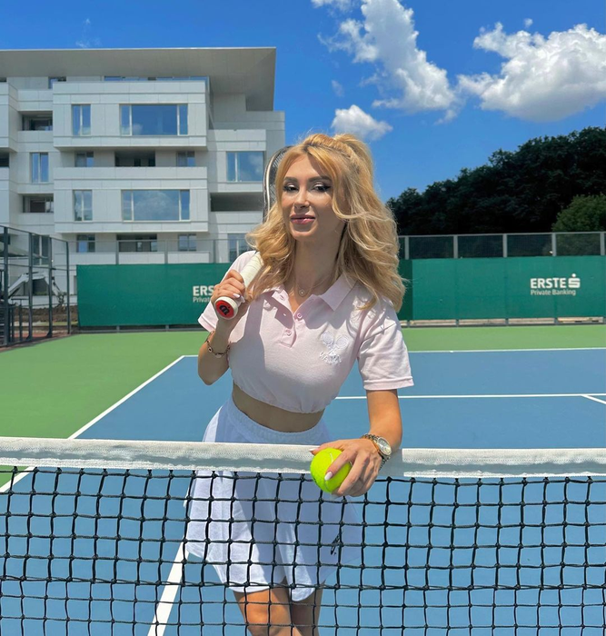 Transformare radicală a Andreei Bălan. A pus pe hold cariera muzicală și s-a reprofilat: „Păpușica Barbie”