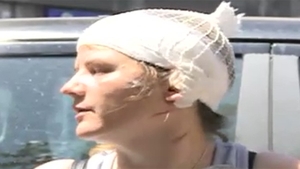IMAGINI SOCANTE! Mama vitrega a lui Serban Huidu cu capul bandajat! Agresorul a incercat sa-i taie o ureche si aproape a mutilat-o