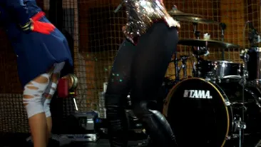 Anda Adam: M-am saturat de stilistii care nu fac diferenta intre hainele de scena si cele elegante cu care apar