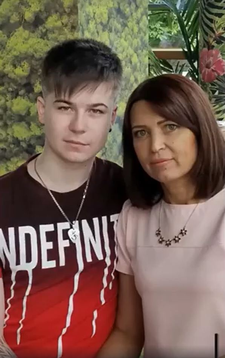 Abia acum s-a aflat! Cătălin Caragea a scris o melodie pentru mama lui înainte să se sinucidă. Aurelia Deliu a primit-o chiar de ziua ei, iar versurile piesei îți sfâșie sufletul