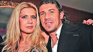 Nevasta îl strânge cu uşa ca să-i dea divorţul! S-au înţeles, dar ea s-a răzgândit apoi