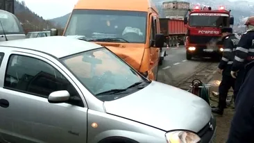 Accident mortal în Suceava, după coliziunea dintre un microbuz și un autoturism
