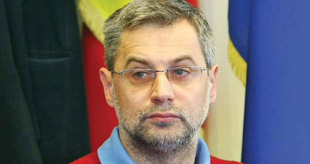 Radu Moraru se descurcă cum poate ca să producă bani pentru finanţarea televiziunii sale