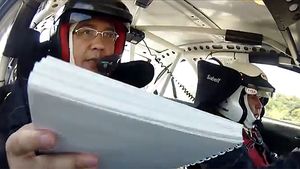 VIDEO Premierul Victor Ponta a facut turul Sibiului intr-o masina de raliu, alaturi de Titi Aur