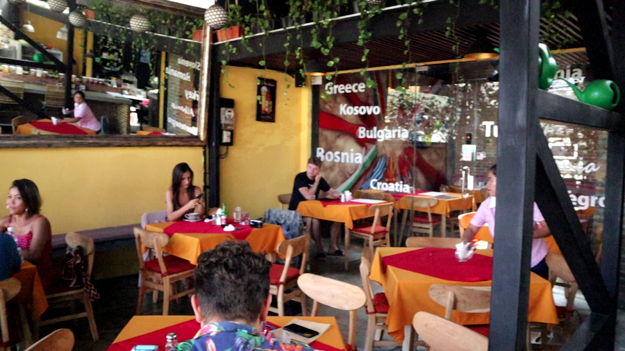 Restaurantul romanului este mai mereu plin