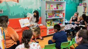 Meghan Markle le-a citit povești copiilor bolnavi într-o ținută de peste 4.200 de dolari: ”Sperăm că a și donat!”