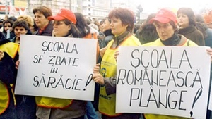 Profesorii din Teleorman protesteaza pentru ca nu si-au mai primit banii de luni bune! Cursurile au fost suspendate!