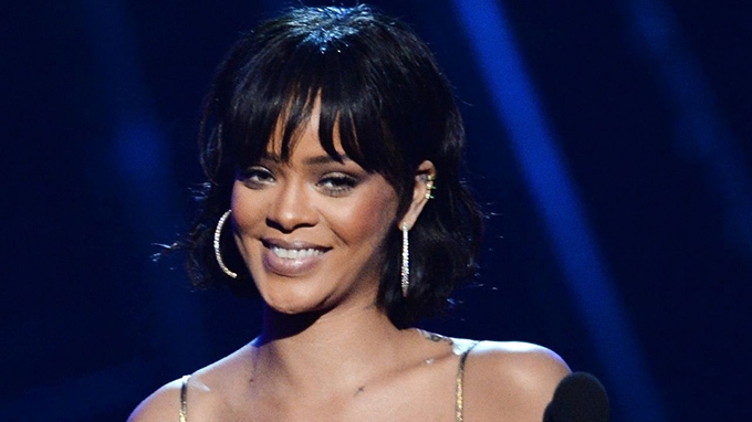 De ce a refuzat-o RIHANNA pe DELIA! Motivul pentru care nu s-au pozat împreună!
