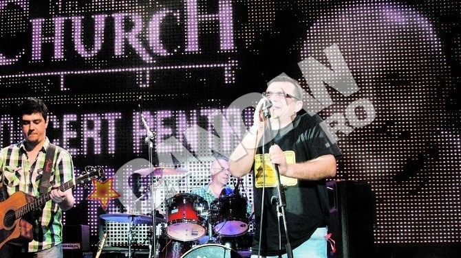 Mihai Margineanu, show inedit! I-a cantat Oanei Zavoranu la evenimentul lui Serban Ionescu