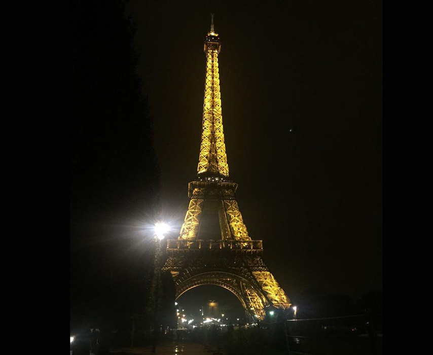 Explozie în Paris! Turnul Eiffel a fost evacuat