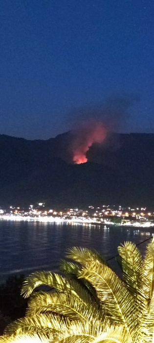 Primele imagini cu incendiul din Thassos. Foto: Facebook