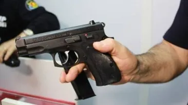 Tragedie la tribunal! Procurorul a fost împușcat cu arma prezentată ca probă!