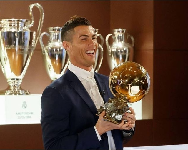 Cristiano Ronaldo a câştigat Balonul de Aur pentru a cincea oară!